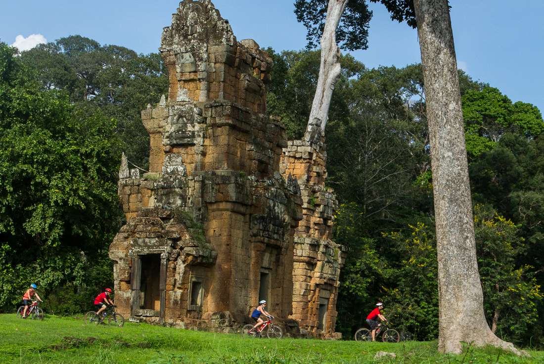 TKXC_Cambodia_Angkor-Wat-Group-temple