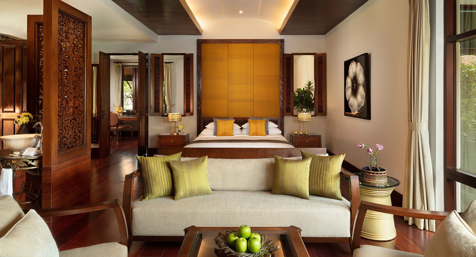 anantara_angkor_resort_guest_room_anantara_suite_1920x1037